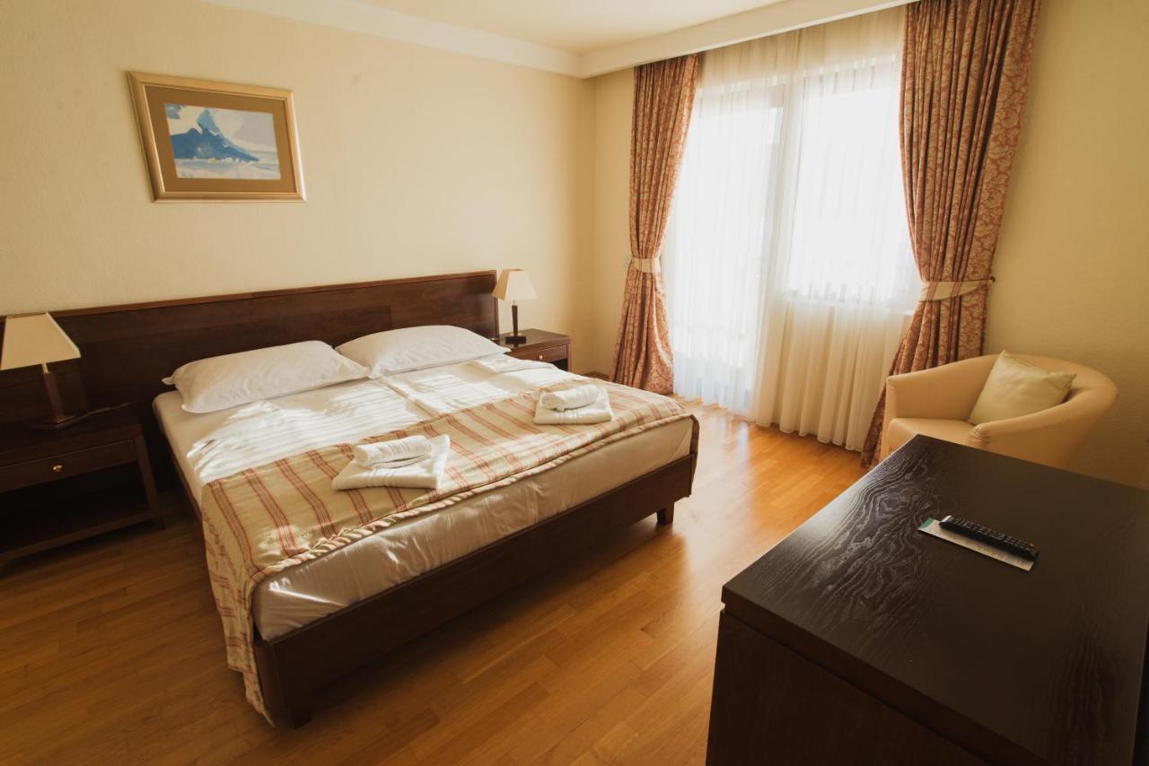 Family Hotel Pagus Pag Town Εξωτερικό φωτογραφία